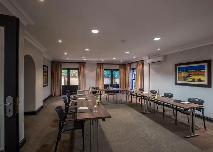 Hotel with pool: The Devon Valley Hotel